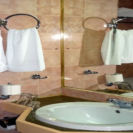 Rainbow Otel 2*